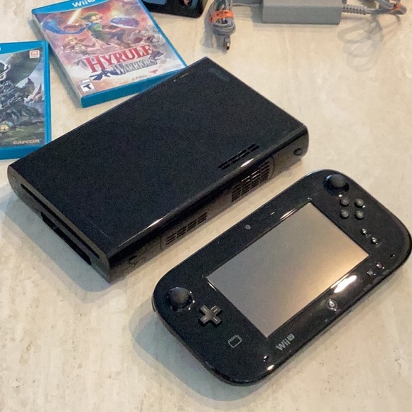 Nintendo Wii U Console 32GB & 2 Games & Gamepad WUP-010 Zelda System Black - Picture 6 of 15
